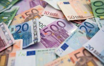 Евро на начале торгов в Беларуси подрожал сразу на 13,5 копеек