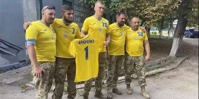 Да Винчи и Редис в футболках сборной Украины: в Сети появилось уникальное фото