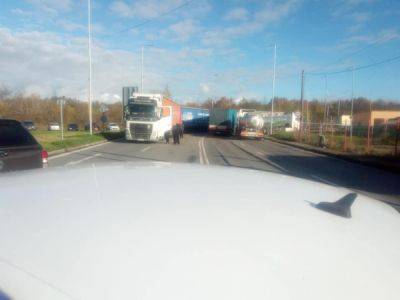 Словацкие перевозчики с 1 декабря будут блокировать пункт на границе с Украиной