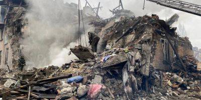 Удар РФ по Донецкой области: в Новогродовке под завалами дома нашли тело погибшего