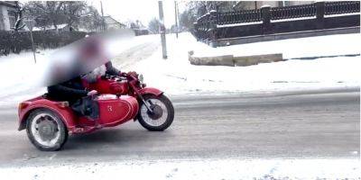 Патрульные задержали в Ровно Санта Клауса на мотоцикле — видео
