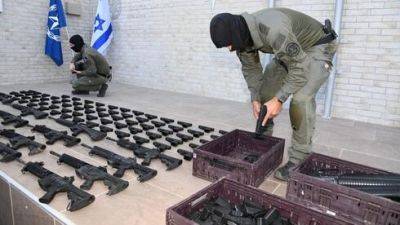 "Драгоценность в пустыне": полиция Израиля перехватила крупнейшую партию контрабандного оружия