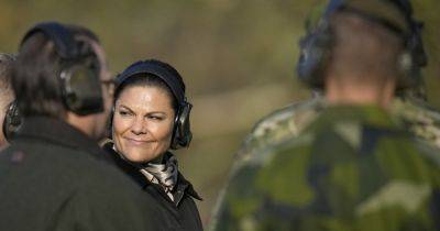 Кронпринцесса Швеции Виктория посетила украинских военных (фото)