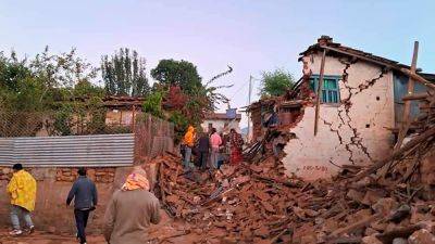 Из-за землетрясения в Непале погибли 128 человек