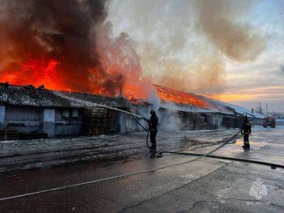 В Абакане пожар в районе нефтебазы - фото, видео и карта