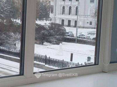 Флешмоб по-русски: власти екатеринбурга хотят привлекать силовиков к "борьбе" против снежных фаллосов