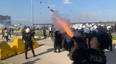 В Турции группа протестующих атаковала авиабазу США