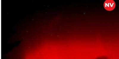Розово-красное небо: в Украине наблюдается редкое северное сияние Аврора — фото