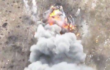 Российский танк горит и взрывается вблизи Авдеевки