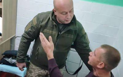 В Хмельницкой области военкомы силой тащили мужчину из больницы