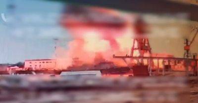 Взорвалось несколько раз: в сети опубликовали момент удара по кораблю "Аскольд" в Керчи
