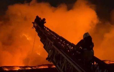 В столице Бурятии масштабный пожар: пылает торговый центр