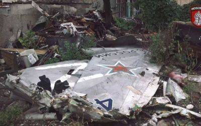 На видео зафиксировали обломки сбитого Су-24М, упавшего в Соледаре