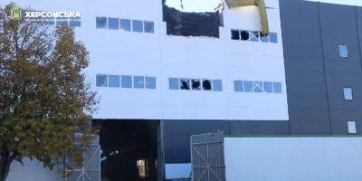 Оккупанты во второй раз атаковали пустые склады в Херсоне — видео