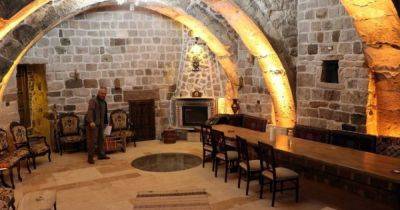 Имеет 2000 лет: в Турции мужчина нашел под своим домом подземный город (фото)