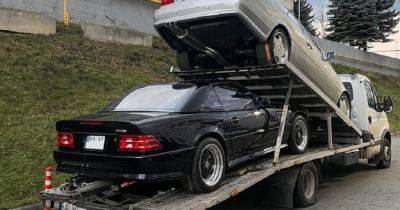В Украине заметили автовоз с очень редкими спорткарами Mercedes 90-х (фото)