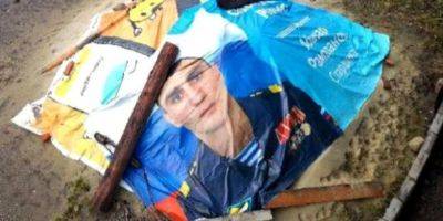 Почтили «героя». В Пензе рожей убитого в Украине оккупанта накрыли гору песка на стройке — фото