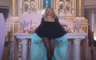 В Бруклине освятили церковь после клипа певицы Сабрины Карпентер