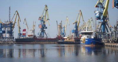 Вывезли более 30 тыс. тонн продукции: в октябре в порты Мариуполя и Бердянска зашли 17 кораблей окупантов