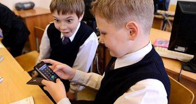Родители запрыгали от счастья: в украинских школах запретят мобильные - cxid.info - Львов - Запрет