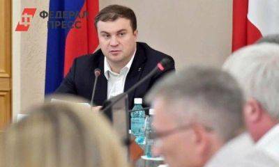 Омский губернатор Хоценко участвует в российско-казахстанском форуме в Костанае