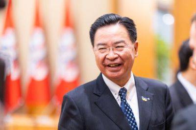 Глава МИД Тайваня обсуждает в Вильнюсе связи, неанонсировано встретился со спикером Сейма