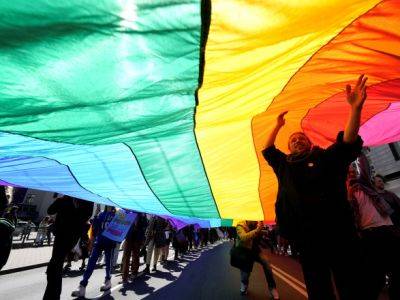 Парламент Латвии узаконил однополые отношения