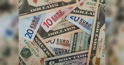 Нацбанк с 1 декабря снял все ограничения на продажу наличных долларов и евро населению