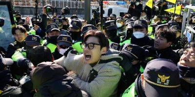 В Южной Корее фермеры подрались с полицией во время протеста против запрета собачьего мяса