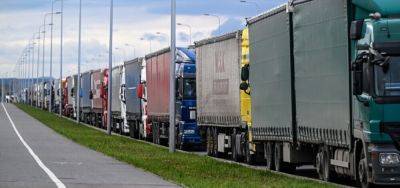 На словацкой границе уже стоят в очередях сотни грузовиков – ГПСУ