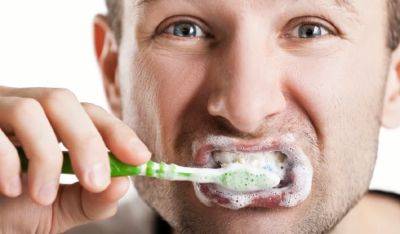Дело не только в сладостях: какие продукты хуже всего влияют на здоровье зубов