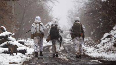 Крысы размером с АК-47, месиво из снега и грязи: зима в украинских окопах