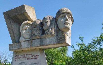 Жители двух сел на Прикарпатье отказались демонтировать советские памятники