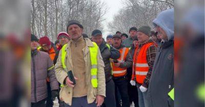 Водители заблокированных на границе с Польшей украинских грузовиков объявили голодовку (видео)
