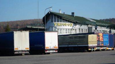 Словаки заблокировали движение грузовиков в Украину через пункт "Вышне-Немецке"