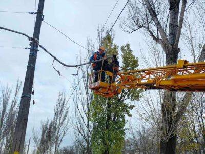 Энергетики продолжают борьбу с последствиями стихии на Одесщине | Новости Одессы