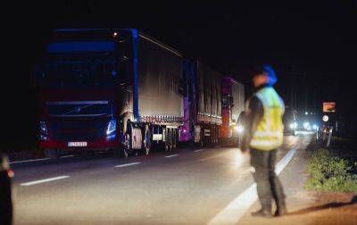 Блокировка границы - в Словакии перевозчики заблокировали границу