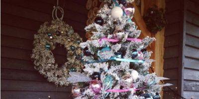 Ленты и воздушные шарики. Как украсить праздничную елку на Рождество и Новый год, не покупая дорогие игрушки и гирлянды