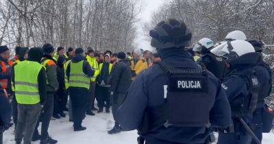 "Ситуация катастрофическая": Украина готовится к эвакуации водителей, застрявших на границе