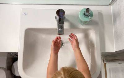 Может ли ребенок заболеть, предварительно вымыв руки холодной водой: родителям это нужно знать