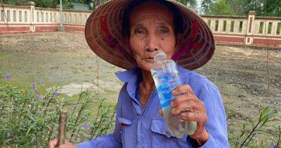 "После удара молнии": женщина утверждает, что не ест более 50 лет и пьет только воду (фото)