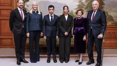 Срочная новость. Нобелевская премия мира 2023 года, присужденная Наргес Мохаммади, вручена ее детям