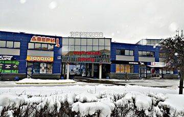 «Двое мужчин, одинокая продавщица»: в Беларуси пустеют ТЦ