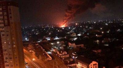 В Киеве объявлена воздушная тревога, звучат взрывы