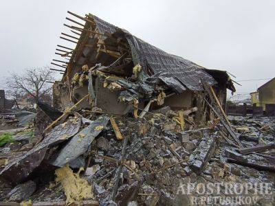 Ракетная атака 12 декабря – последствия падения обломков ракеты в Бортничах - фото