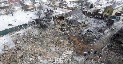 Здания разрушены: СМИ опубликовали последствия ракетного обстрела Киева (фото)