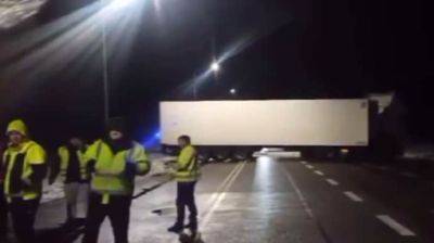 Движение грузовиков из Польши через "разблокированный" Дорогуск снова остановлено