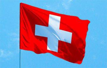 Швейцарские банки вводят комиссии на заблокированные активы россиян