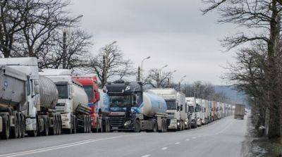 Стало известно, сколько грузовиков в очередях на польской и словацкой границах