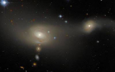 Hubble сфотографировал систему галактик в созвездии Микроскоп